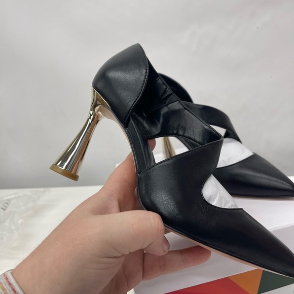 Katy Perry Asymmetrical Strap Pumps - The Swerve in Black - Picture 5 of 9